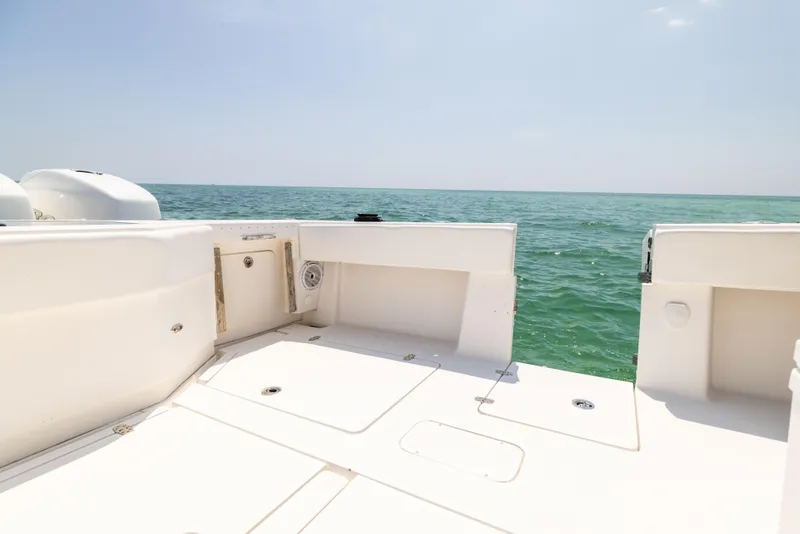 Slide: The Image of 2008 SeaVee 390 B boat deck with ocean view. - 28