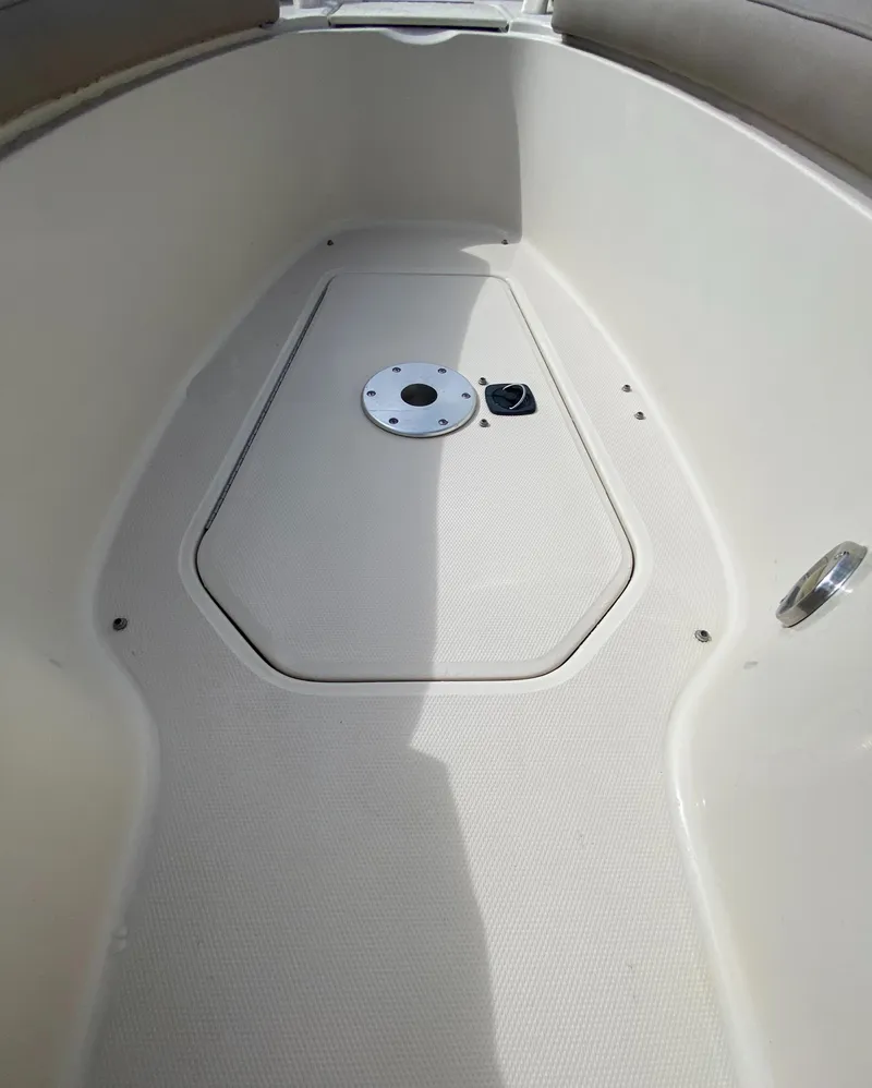 Slide: The Image of 2004 Sea Ray 240 Sundeck interior, clean deck view. - 23