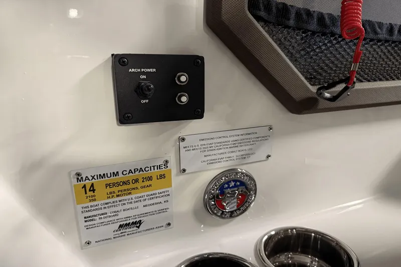 Slide: The Image of Cobalt R6 Outboard 2025 - 113