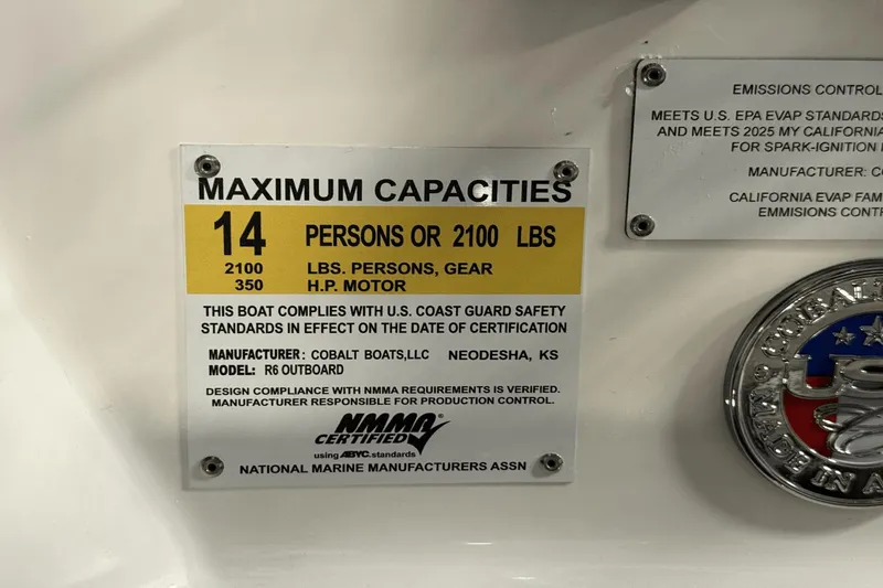 Slide: The Image of Cobalt R6 Outboard 2025 - 114