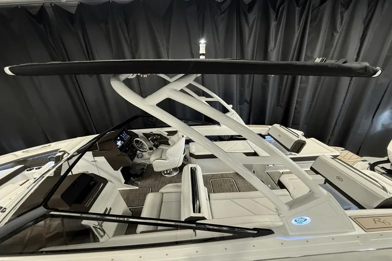 Slide: The Image of Cobalt R6 Outboard 2025 - 12