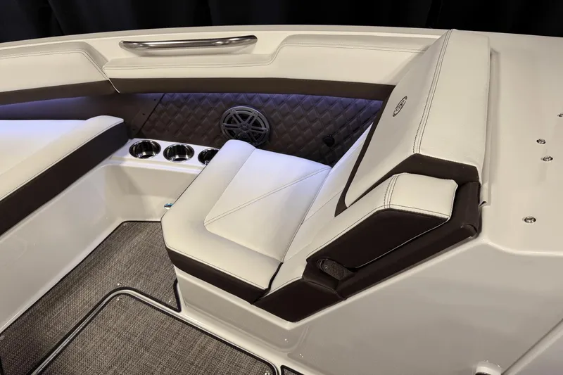 Slide: The Image of Cobalt R6 Outboard 2025 - 120