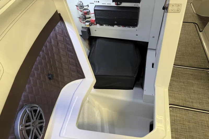 Slide: The Image of Cobalt R6 Outboard 2025 - 123