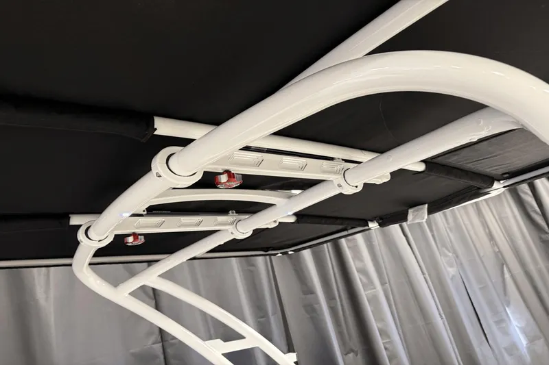 Slide: The Image of Cobalt R6 Outboard 2025 - 139