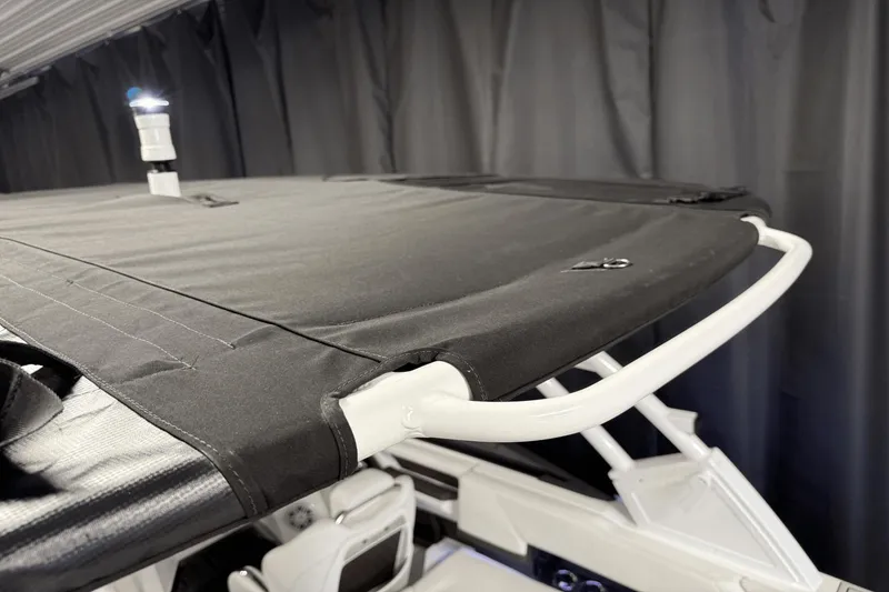 Slide: The Image of Cobalt R6 Outboard 2025 - 140