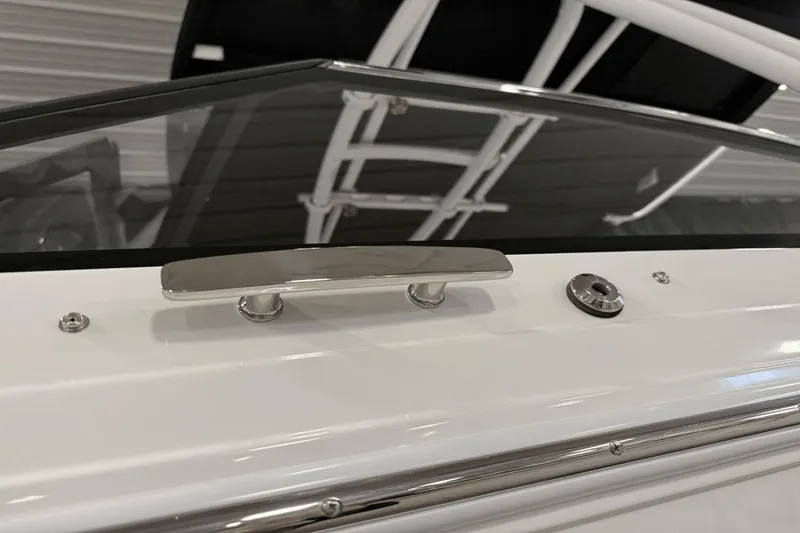 Slide: The Image of Cobalt R6 Outboard 2025 - 144