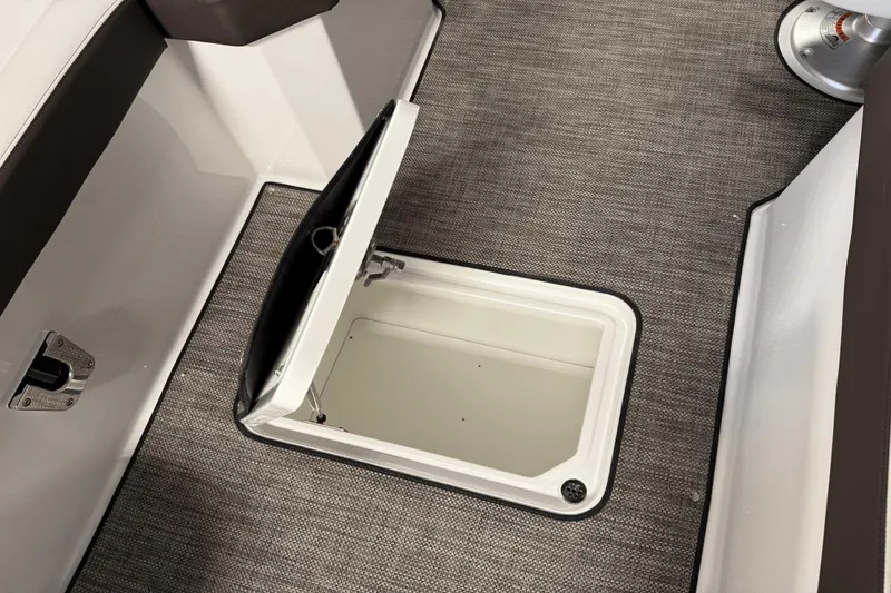 Slide: The Image of Cobalt R6 Outboard 2025 - 38