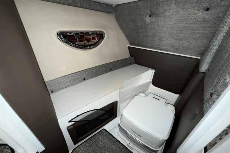 Slide: The Image of Cobalt R6 Outboard 2025 - 76