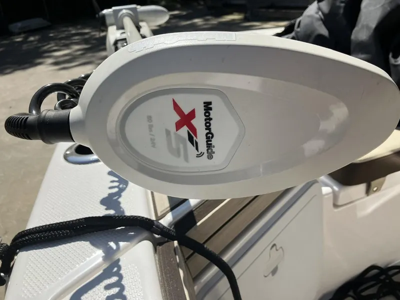 Slide: The Image of MotorGuide X3 trolling motor on 2022 Yamaha Boats 190 FSH Sport. - 17