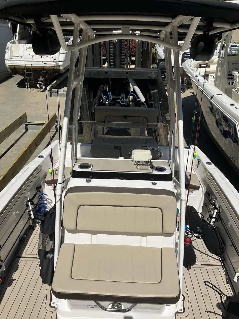 Slide: The Image of 2022 Yamaha Boats 190 FSH Sport interior with seating and console. - 18