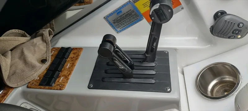 Slide: The Image of Close-up of 2007 Formula 31 Cruiser throttle controls and dashboard. - 20