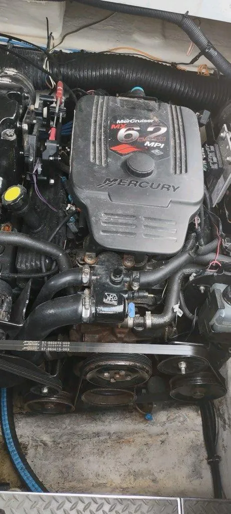 Slide: The Image of Mercury engine in a 2007 Formula 31 Cruiser boat. - 33