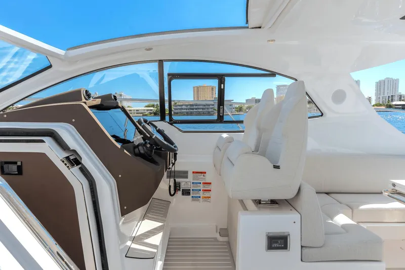 Slide: The Image of Azimut Atlantis 45 2025 - 14