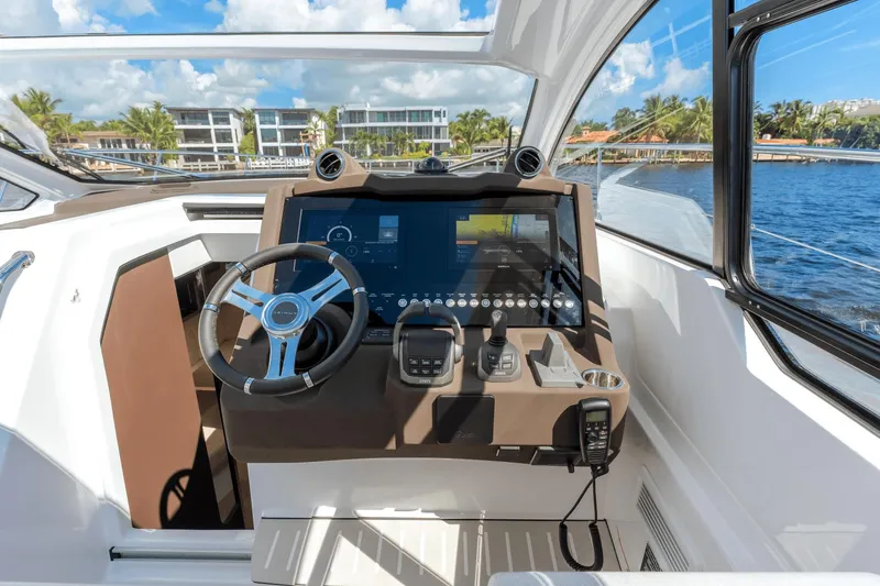 Slide: The Image of Azimut Atlantis 45 2025 - 15