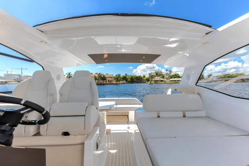 Slide: The Image of Azimut Atlantis 45 2025 - 16