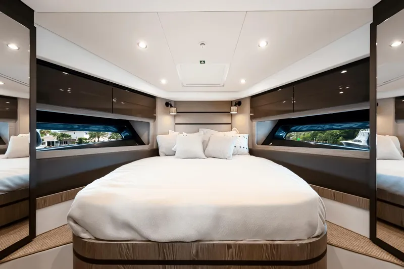 Slide: The Image of Azimut Atlantis 45 2025 - 17