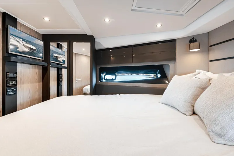 Slide: The Image of Azimut Atlantis 45 2025 - 18