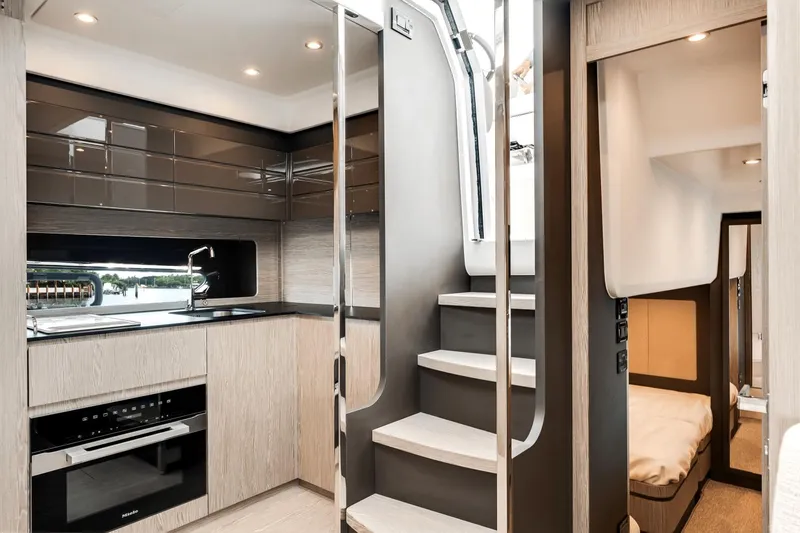 Slide: The Image of Azimut Atlantis 45 2025 - 25