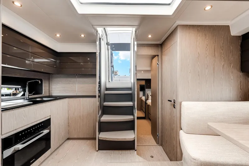 Slide: The Image of Azimut Atlantis 45 2025 - 26