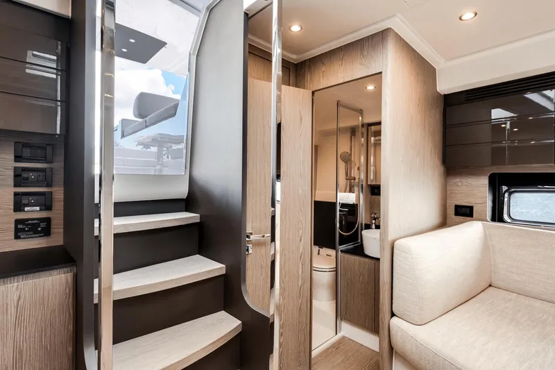 Slide: The Image of Azimut Atlantis 45 2025 - 27