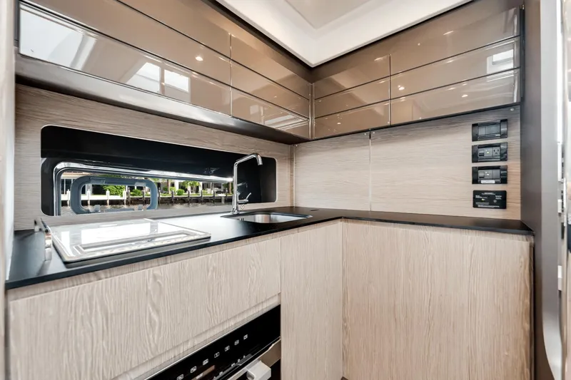 Slide: The Image of Azimut Atlantis 45 2025 - 30
