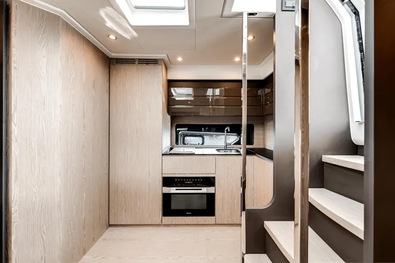 Slide: The Image of Azimut Atlantis 45 2025 - 31
