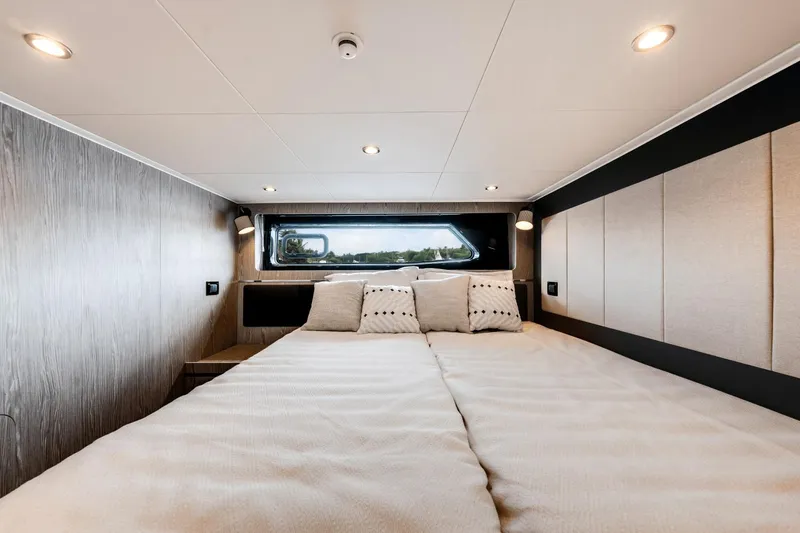 Slide: The Image of Azimut Atlantis 45 2025 - 32