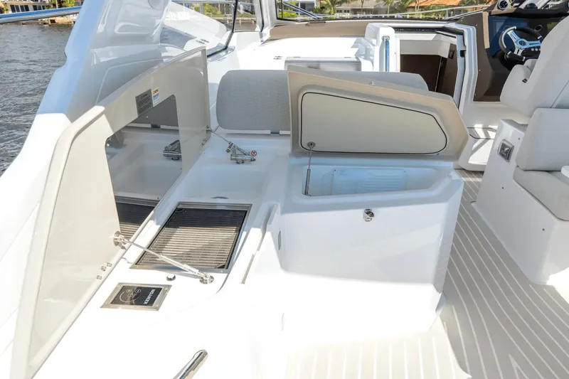Slide: The Image of Azimut Atlantis 45 2025 - 38