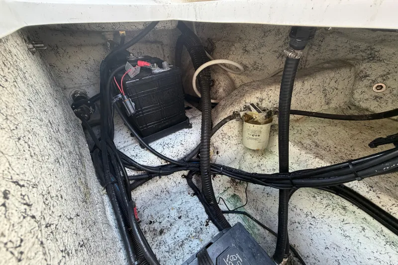 Slide: The Image of Battery and wiring inside a 2021 Glasstream 280 SCX boat compartment. - 101