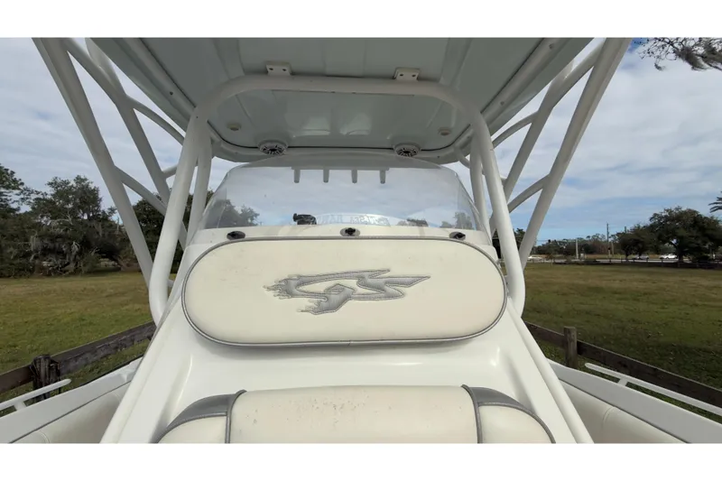 Slide: The Image of Control panel of a 2021 Glasstream 280 SCX boat with throttle and switches. - 40