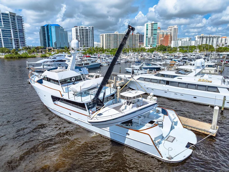 Slide: The Image of Expedition - Freeport Yachts 1991 - 102