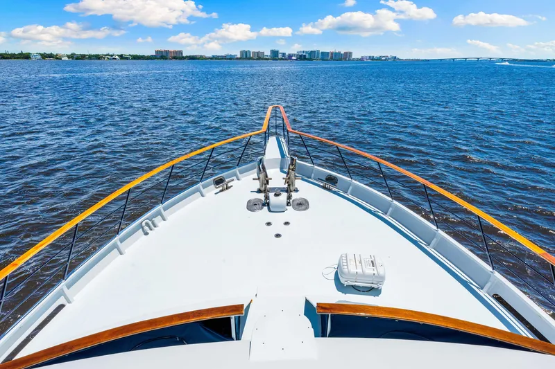 Slide: The Image of Bow view of 1991 Expedition Freeport Yachts on open water, clear sky. - 32