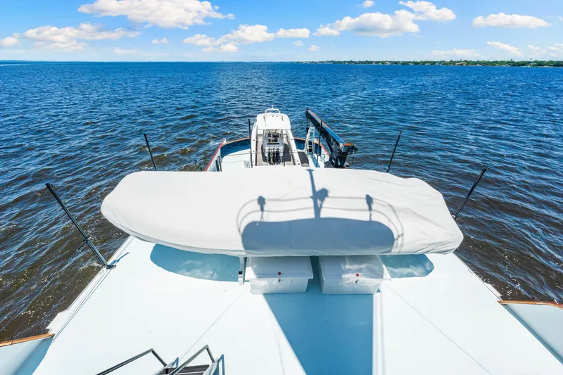 Slide: The Image of 1991 Expedition Freeport Yacht on open water, clear sky, and calm sea. - 34
