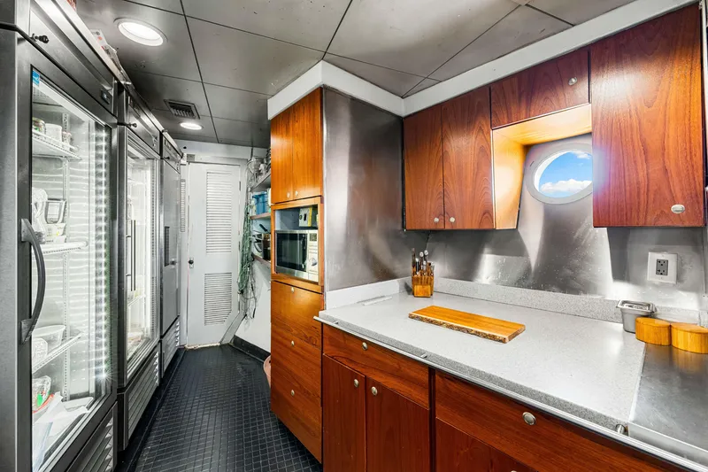Slide: The Image of Expedition - Freeport Yachts 1991 - 55
