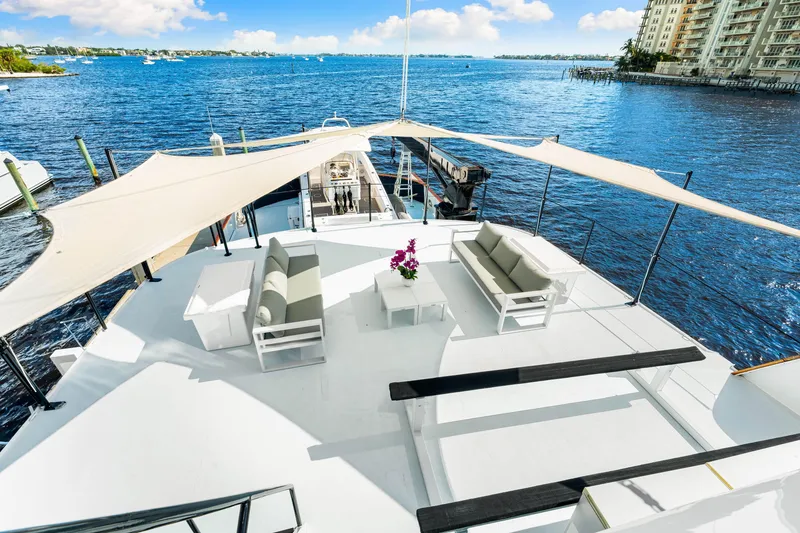 Slide: The Image of Expedition - Freeport Yachts 1991 - 89