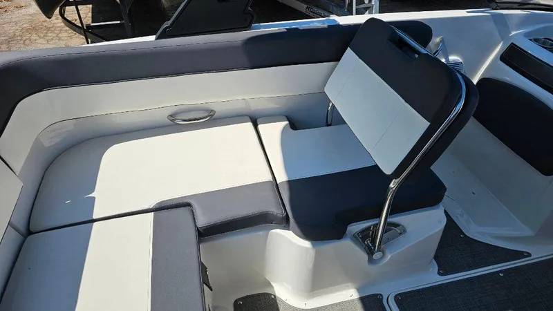 Slide: The Image of Bayliner VR5 Bowrider OB 2022 - 12