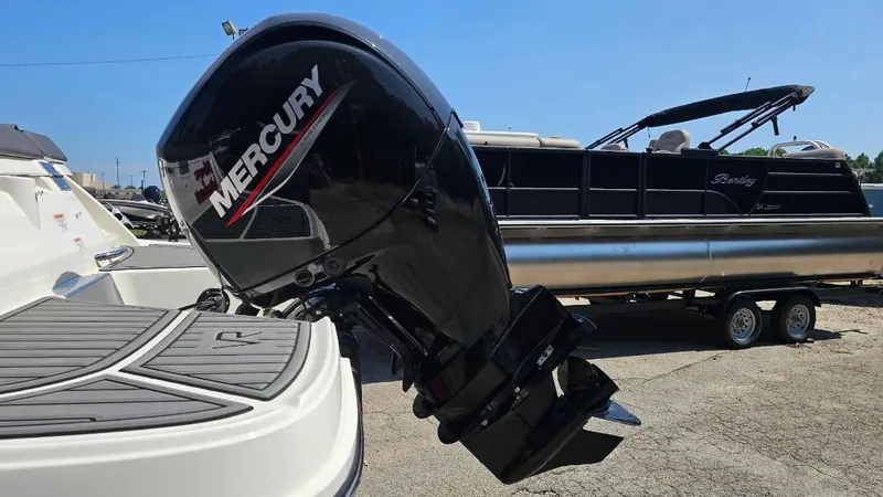 Slide: The Image of Bayliner VR5 Bowrider OB 2022 - 17