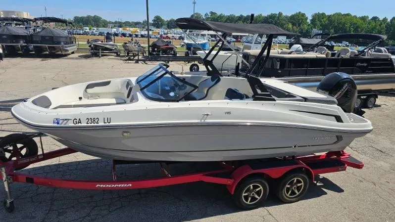 Slide: The Image of Bayliner VR5 Bowrider OB 2022 - 3