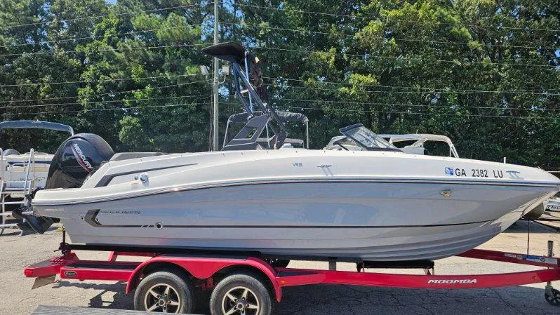 Slide: The Image of Bayliner VR5 Bowrider OB 2022 - 4