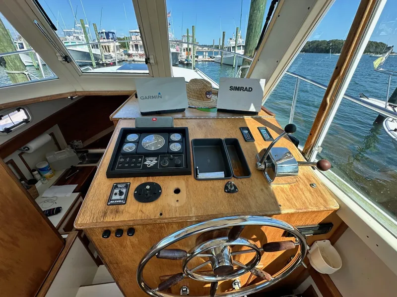 Slide: The Image of Interior helm of 1998 Mast & Mallet Rabbit 34 boat with navigation equipment. - 11
