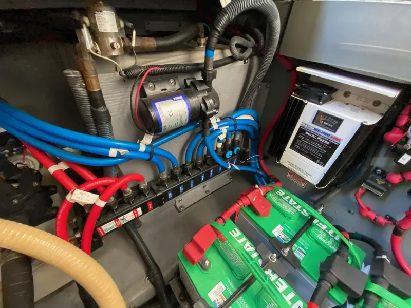 Slide: The Image of Engine compartment of 2003 Sea Ray SUNDANCER 300 with batteries and wiring. - 44