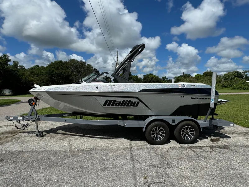 Slide: The Image of 2022 Malibu Wakesetter 20 VTX boat on trailer under blue sky. - 0