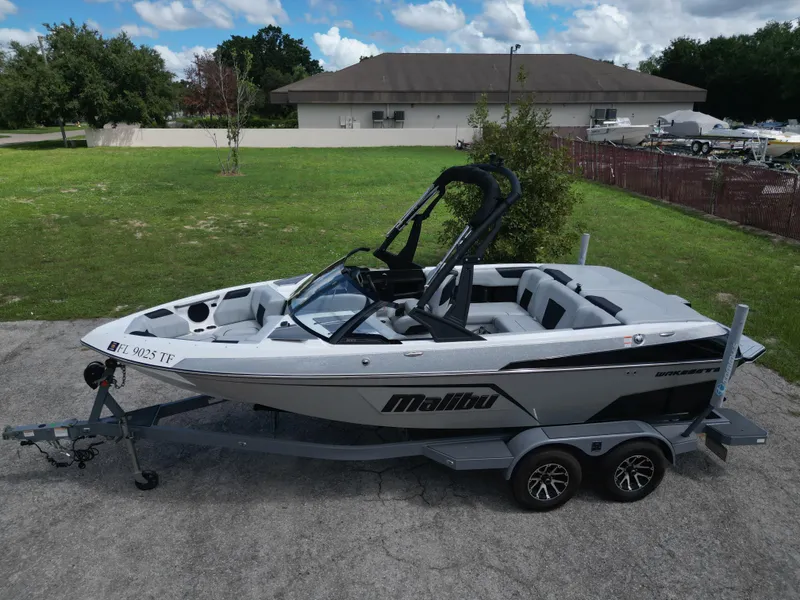 Slide: The Image of 2022 Malibu Wakesetter 20 VTX boat on trailer, parked outdoors. - 10