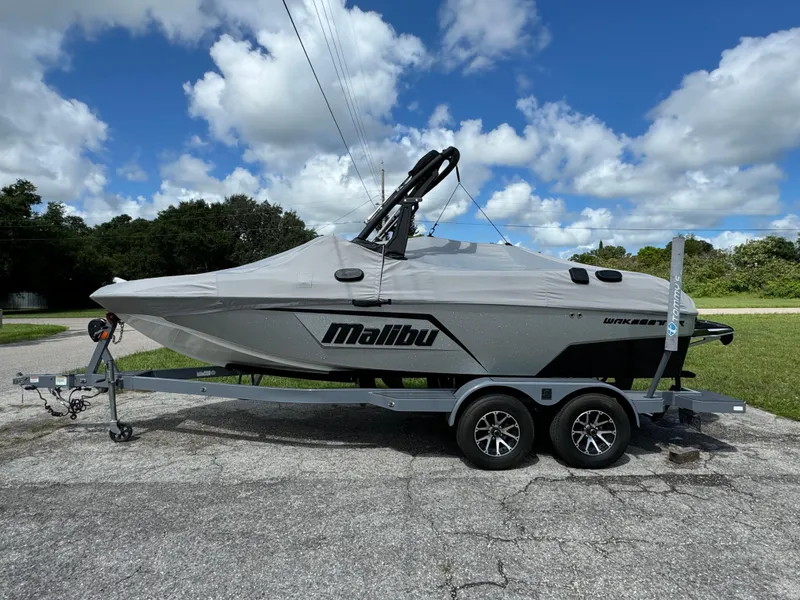 Slide: The Image of 2022 Malibu Wakesetter 20 VTX boat on trailer under blue sky. - 12