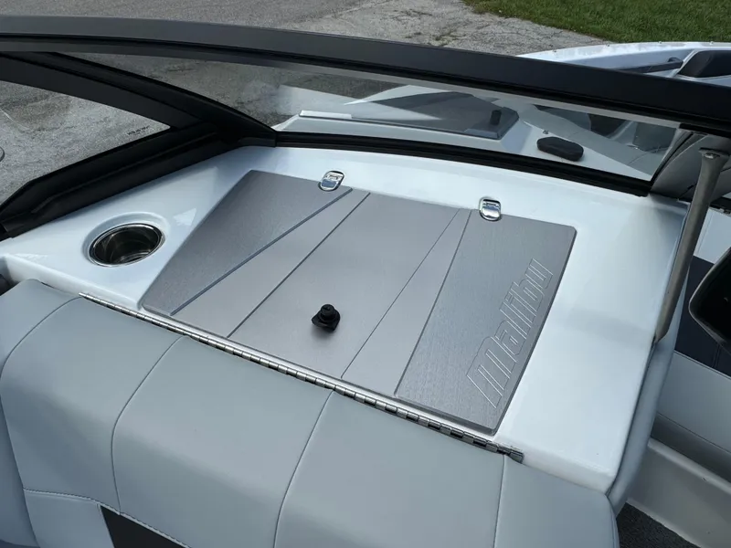 Slide: The Image of 2022 Malibu Wakesetter 20 VTX boat interior with sleek seating and cup holder. - 28