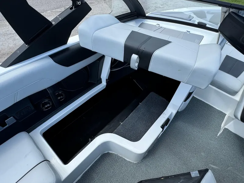 Slide: The Image of 2022 Malibu Wakesetter 20 VTX interior seating and storage area. - 32