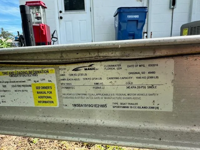 Slide: The Image of Label on a 2016 Sportsman Island Reef 19 Center Console boat trailer. - 8