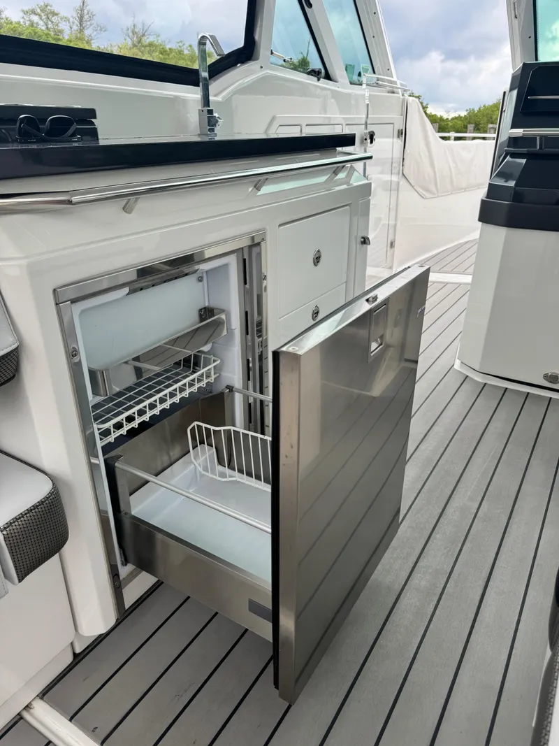 Slide: The Image of Formula 380 Super Sport Crossover OB 2021 - 55