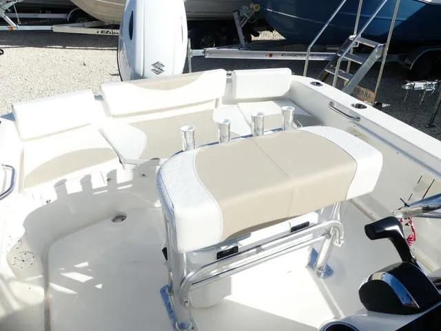 Slide: The Image of Bulls Bay 200 Center Console 2025 - 14