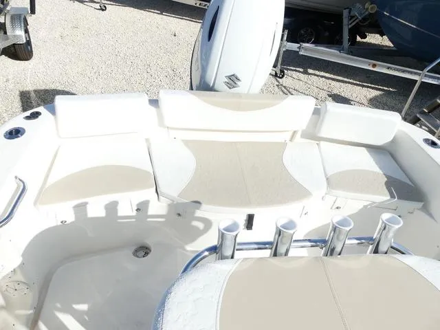 Slide: The Image of Bulls Bay 200 Center Console 2025 - 15